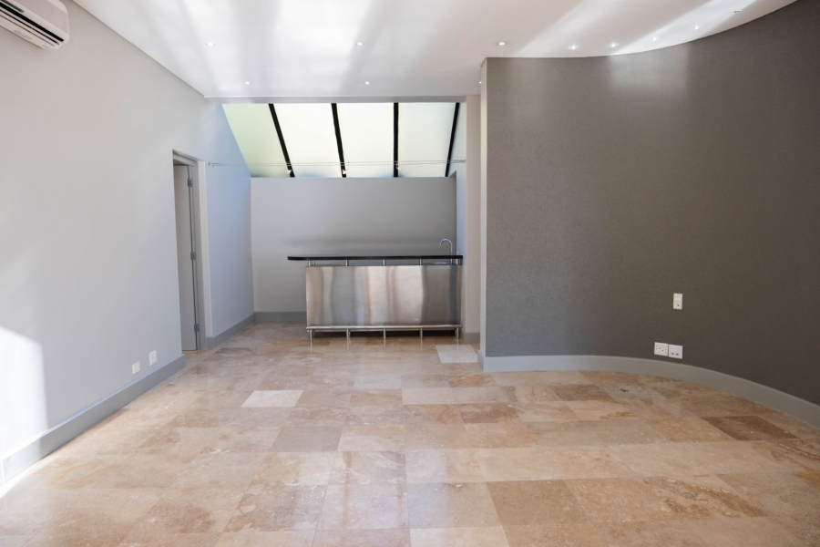 To Let 5 Bedroom Property for Rent in Llandudno Western Cape